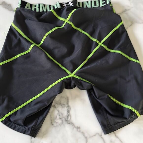 Under Armor Biker Short Sz. L - Picture 4 of 4